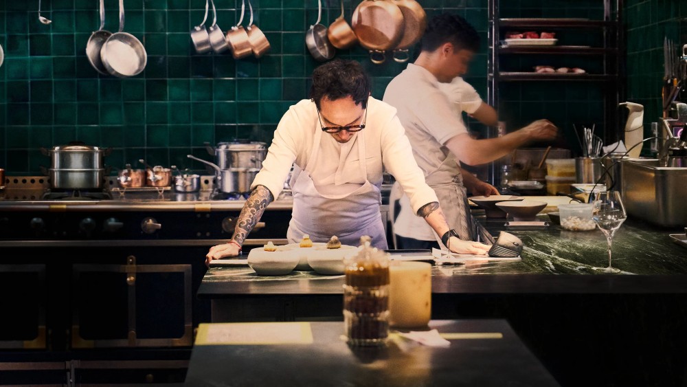Đấu Trường Ẩm Thực: Hành Trình Vươn Tới Sao Michelin Knife Edge: Chasing Michelin Stars