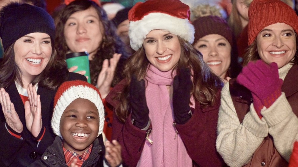 Chuẩn bị cho giáng sinh: Thắp sáng - Haul Out the Holly: Lit Up